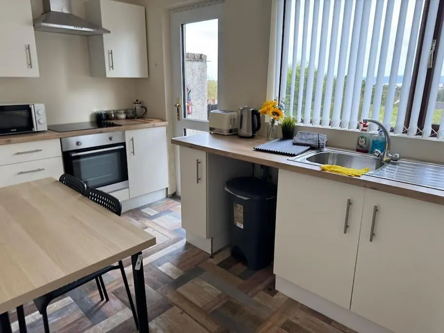 Lovely 2 Bedroom Belfast House 0*,